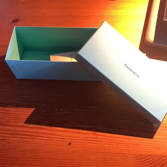Tiffany &Co. Box 👗💍👓 - Picture 2 of 5